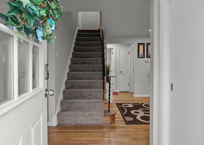 Apartment Spacious 4br Home-big Yard Huge Driveway *