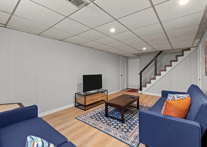 Spacious 4br Home-big Yard Huge Driveway Apartment *