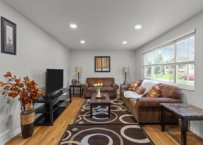 Spacious 4br Home-big Yard Huge Driveway Apartment Pittsburgh