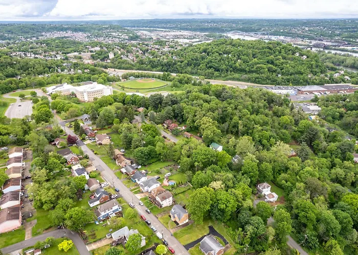 Spacious 4br Home-big Yard Huge Driveway Apartment