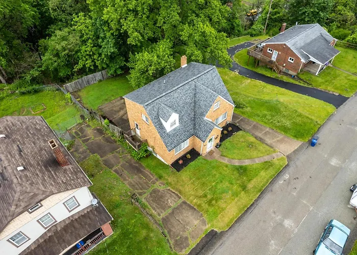 Spacious 4br Home-big Yard Huge Driveway