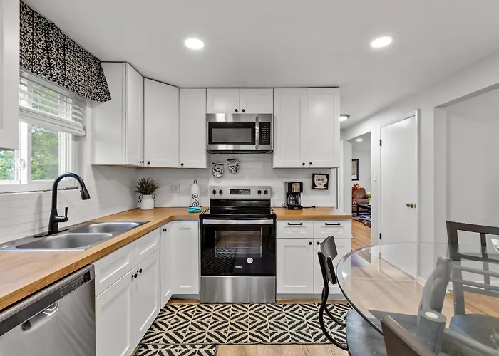 Apartment Spacious 4br Home-big Yard Huge Driveway