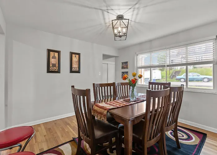 Spacious 4br Home-big Yard Huge Driveway Apartment Pittsburgh