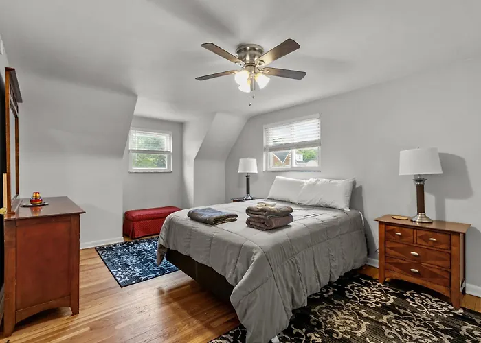Spacious 4br Home-big Yard Huge Driveway *