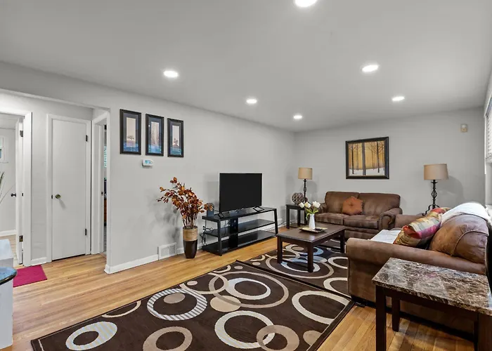 Spacious 4br Home-big Yard Huge Driveway