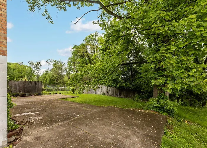 Spacious 4br Home-big Yard Huge Driveway Apartment Pittsburgh